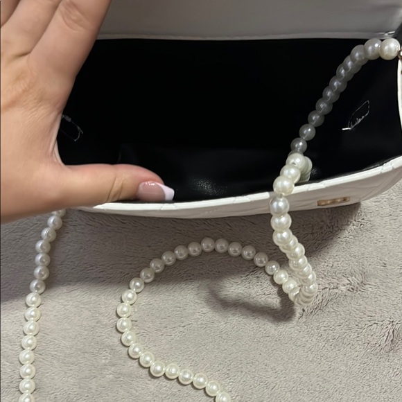 Brand new bridal set, purse, sunglasses, sash - Picture 5 of 5